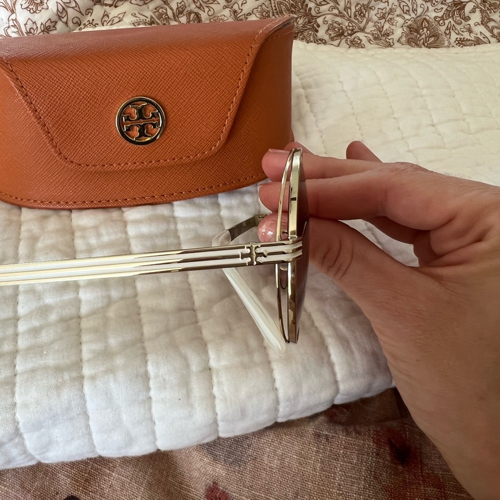 Tory Burch Gold Frame Brown Lens Round Sunglasses - Picture 2 of 6